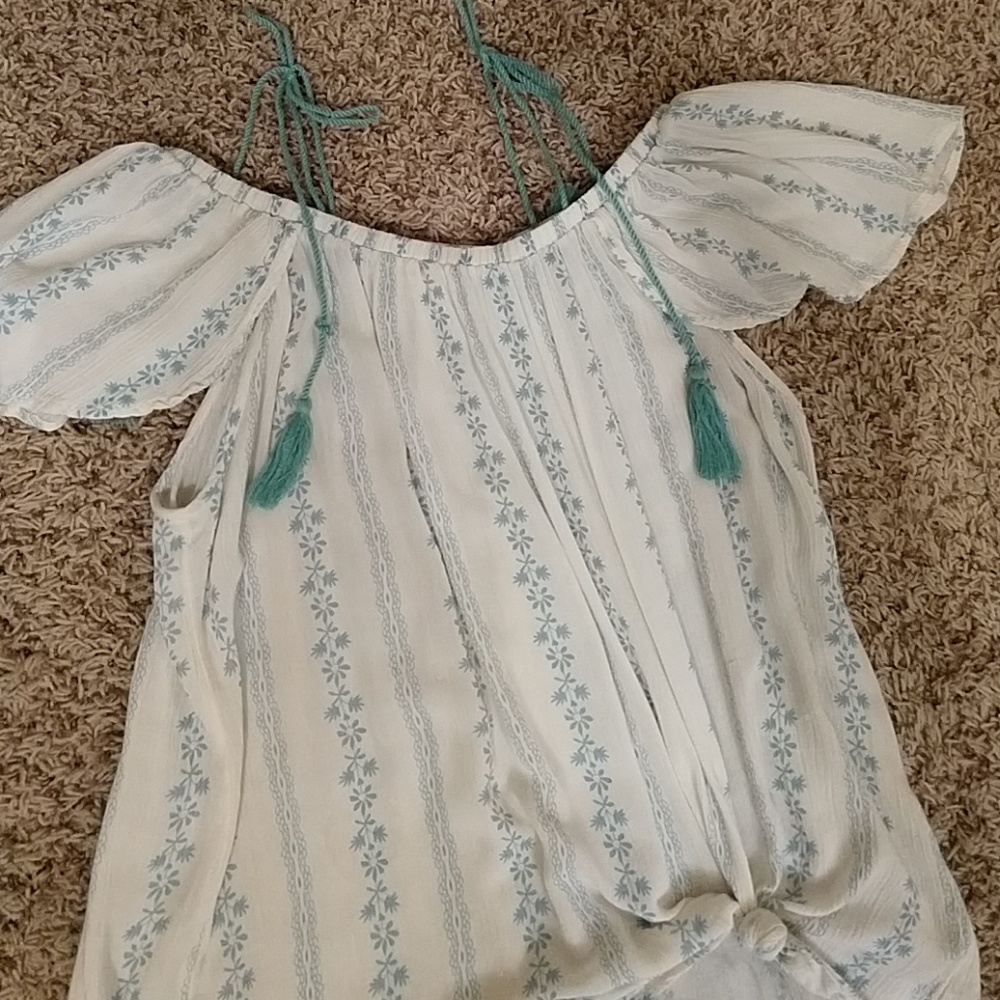 Off the shoulder shirt. Small